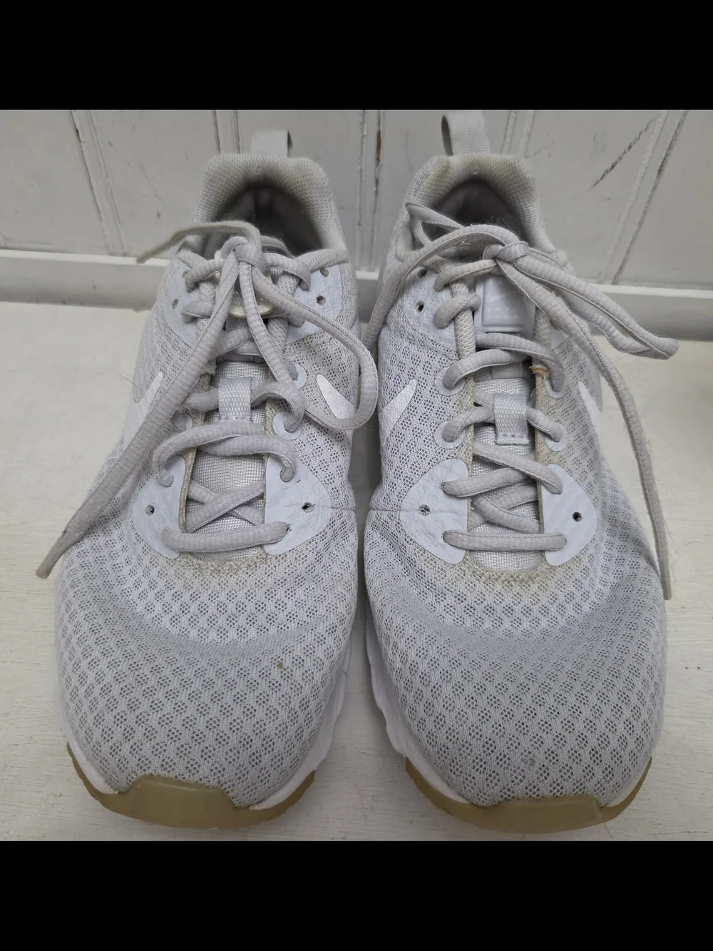 Nike Air Max Motion LW Women's 8.5 Gray White Athletic/Running Shoe
